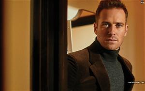 Dazzling Armie Hammer gives a pose to the camera